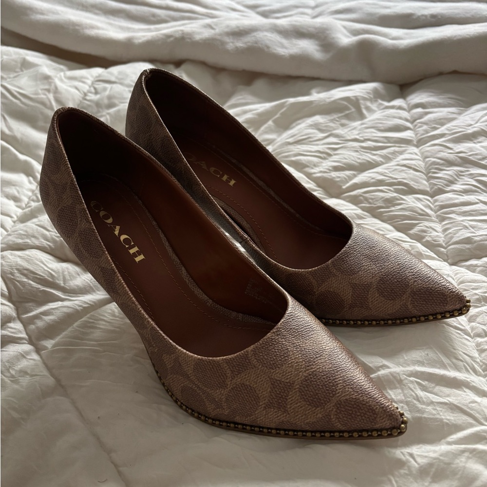 Coach Samantha Pumps